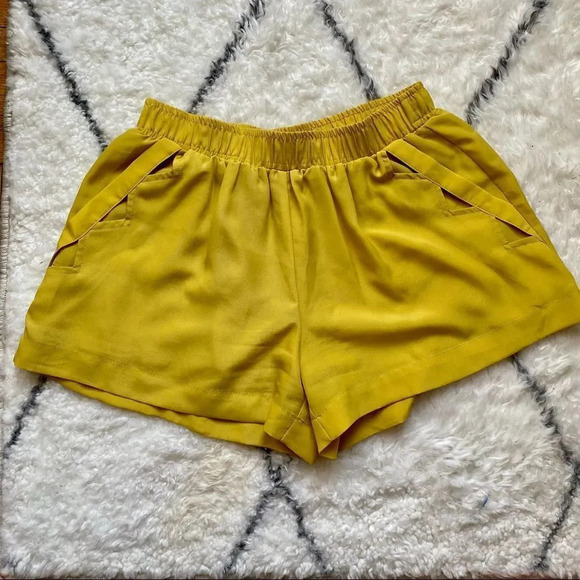 BCBGeneration Shorts w/ Geometric Cutout Pockets - Picture 1 of 5